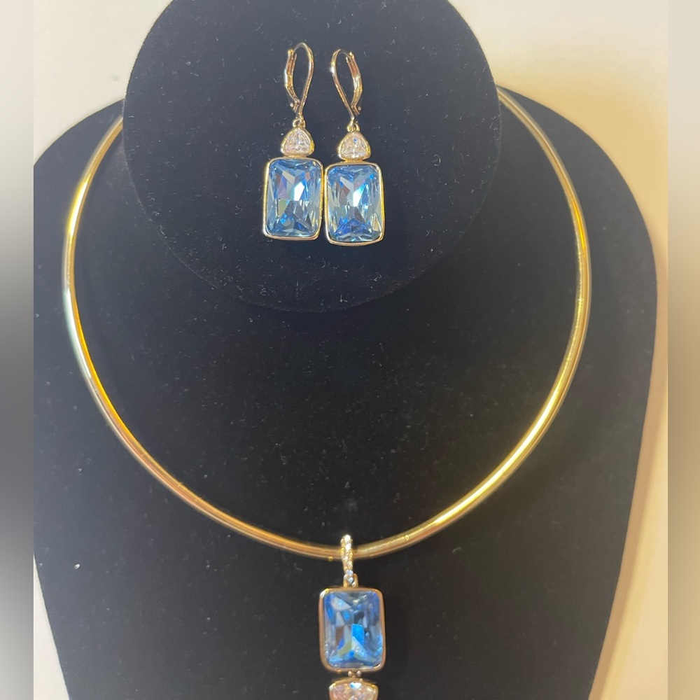 ABS Allen Schwartz Gold Tone Wire Collar Necklace with Matching Earrings Set - Picture 10 of 11